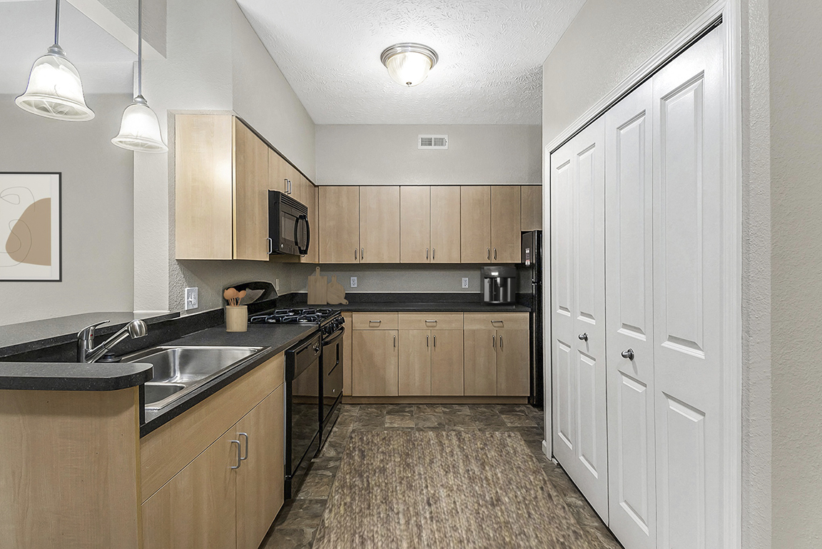 Lynbrook Apartments and Townhomes 6 of 12
