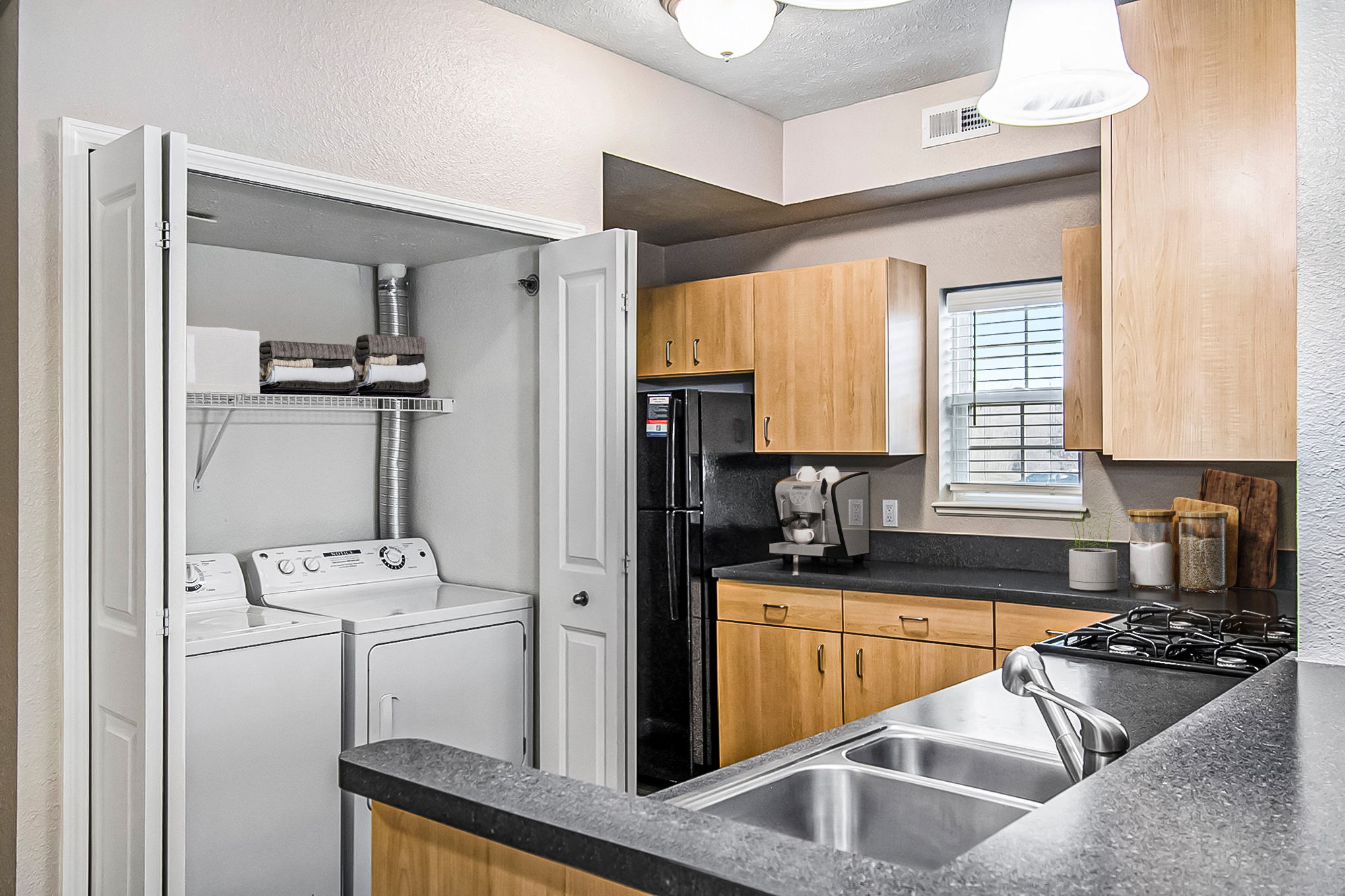 Lynbrook Apartments and Townhomes 7 of 12