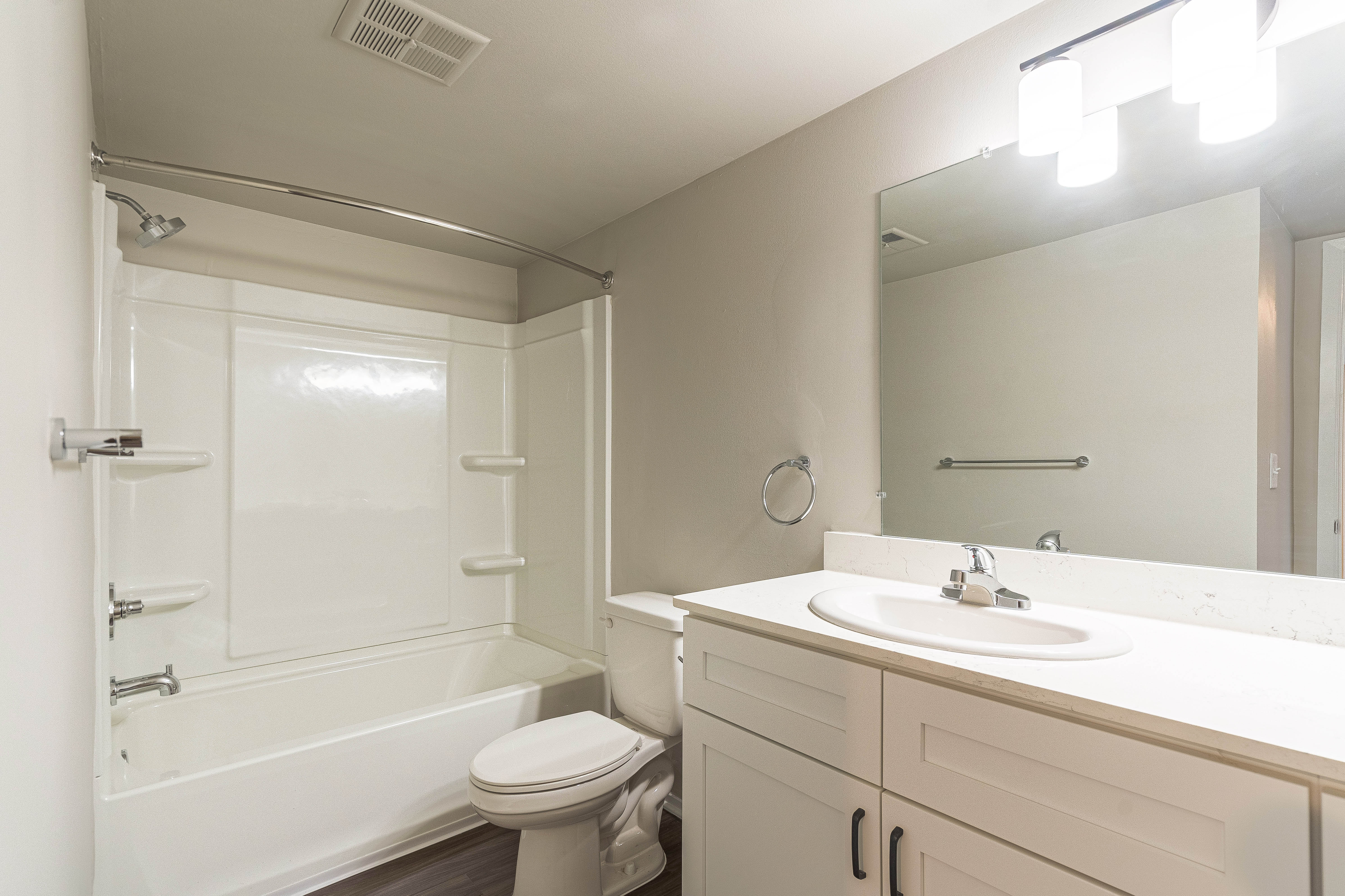 Bristol Square and Golden Gate Apartments 14 of 23
