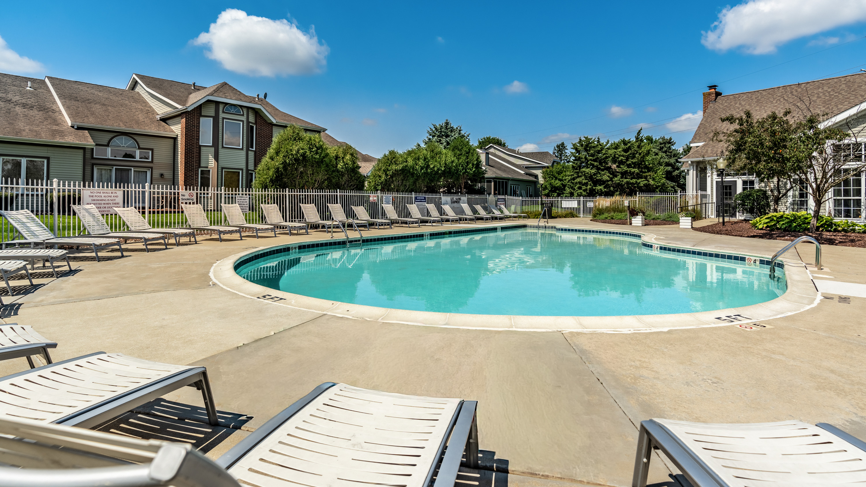 Pool at Mallard Bay Apartments (1 of 2)
