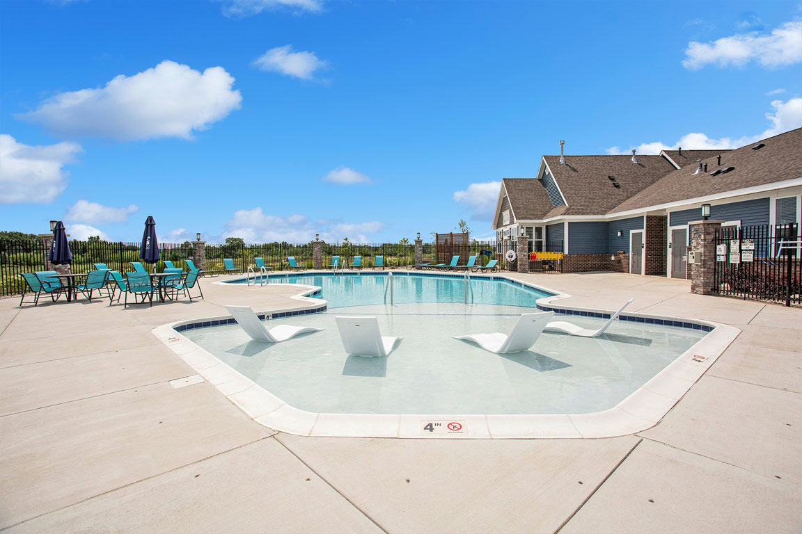 Pool at Meadowbrooke Apartment Homes (3 of 4)