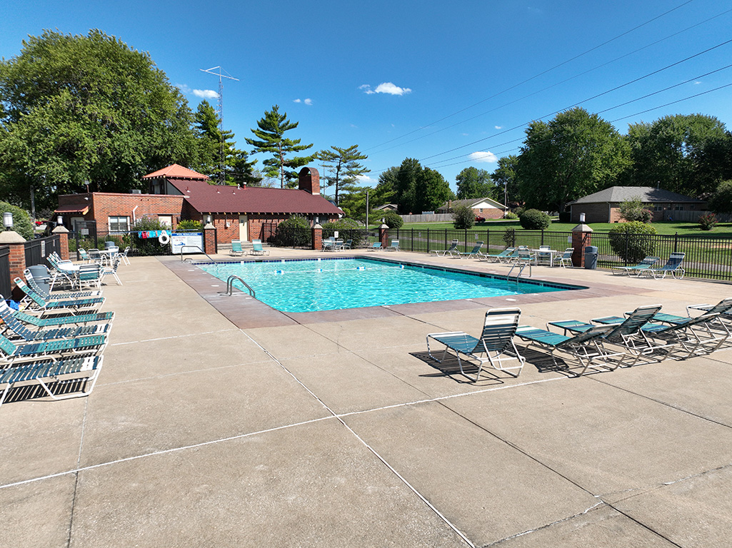 Pool at Old Monterey Apartments (3 of 3)
