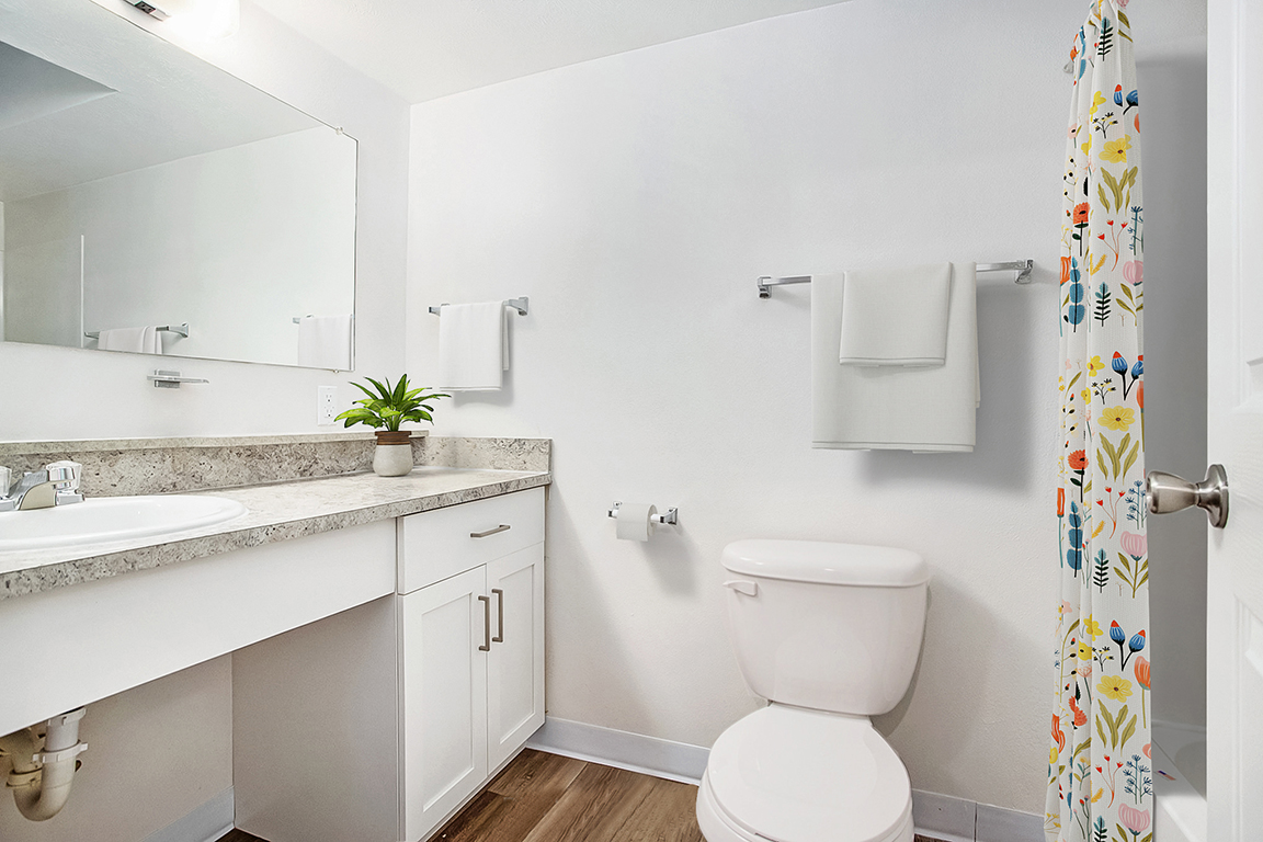 Orchard Lakes Apartments 8 of 12