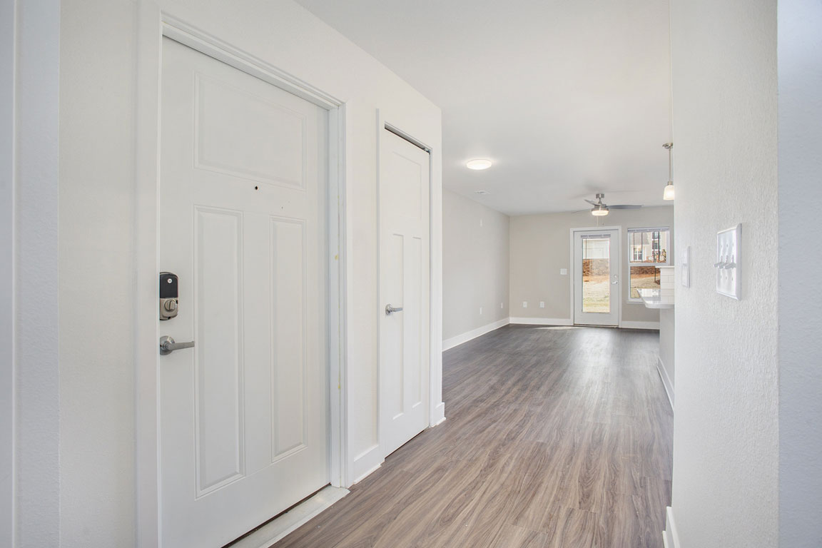 Signature Pointe Apartment Homes 8 of 12