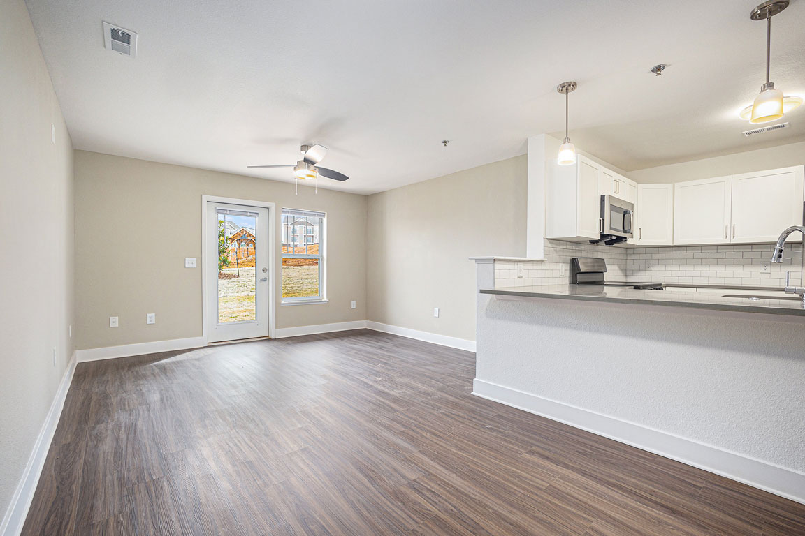 Signature Pointe Apartment Homes 9 of 12