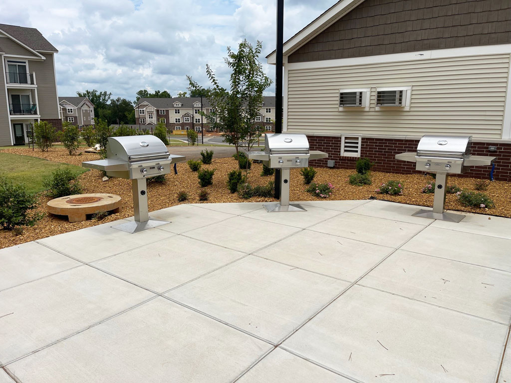 Grill area at Signature Pointe Apartment Homes (1 of 3)