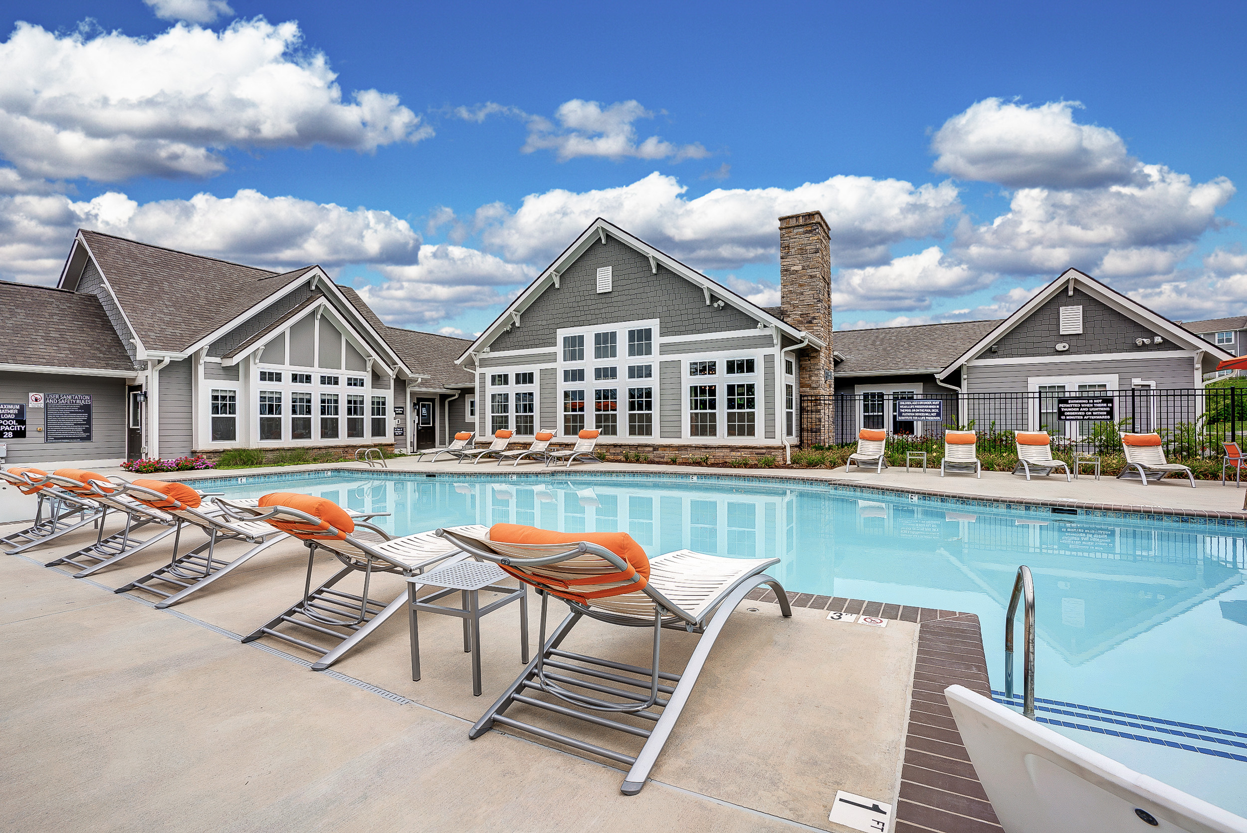 Pool at The Retreat Apartments (3 of 4)