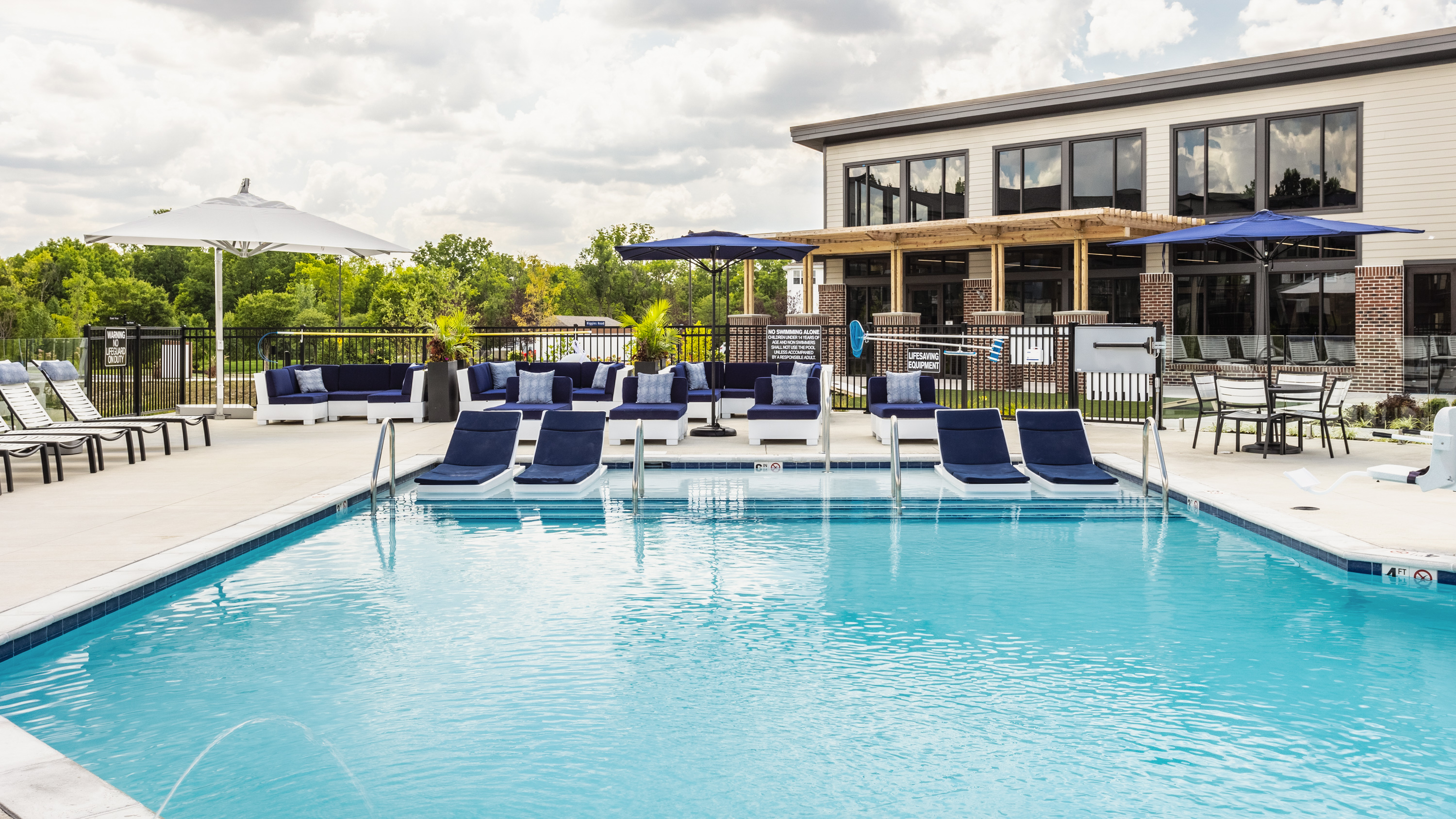 Pool at Upper Vue Flats (4 of 4)