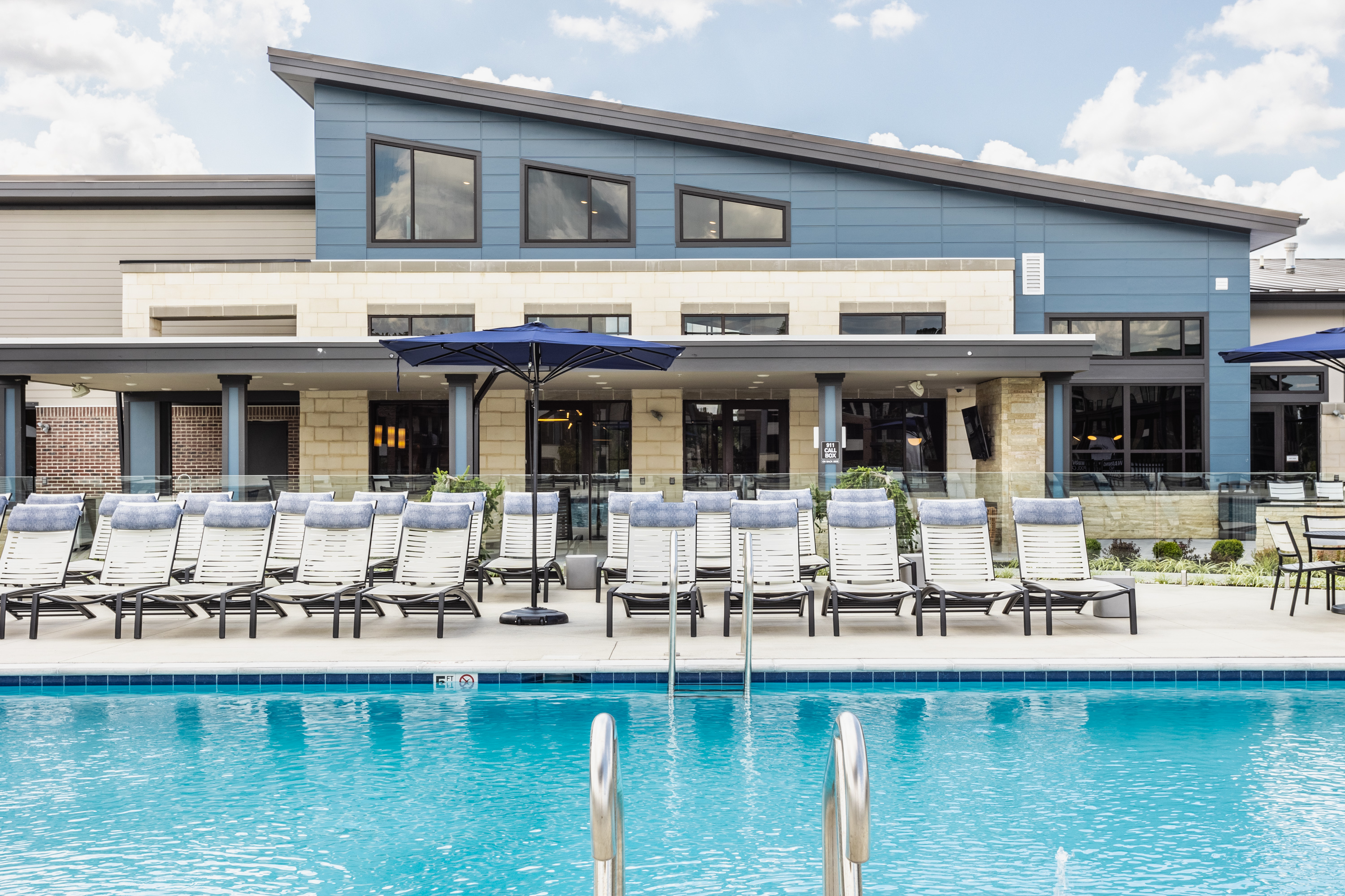 Pool at Upper Vue Flats (3 of 4)