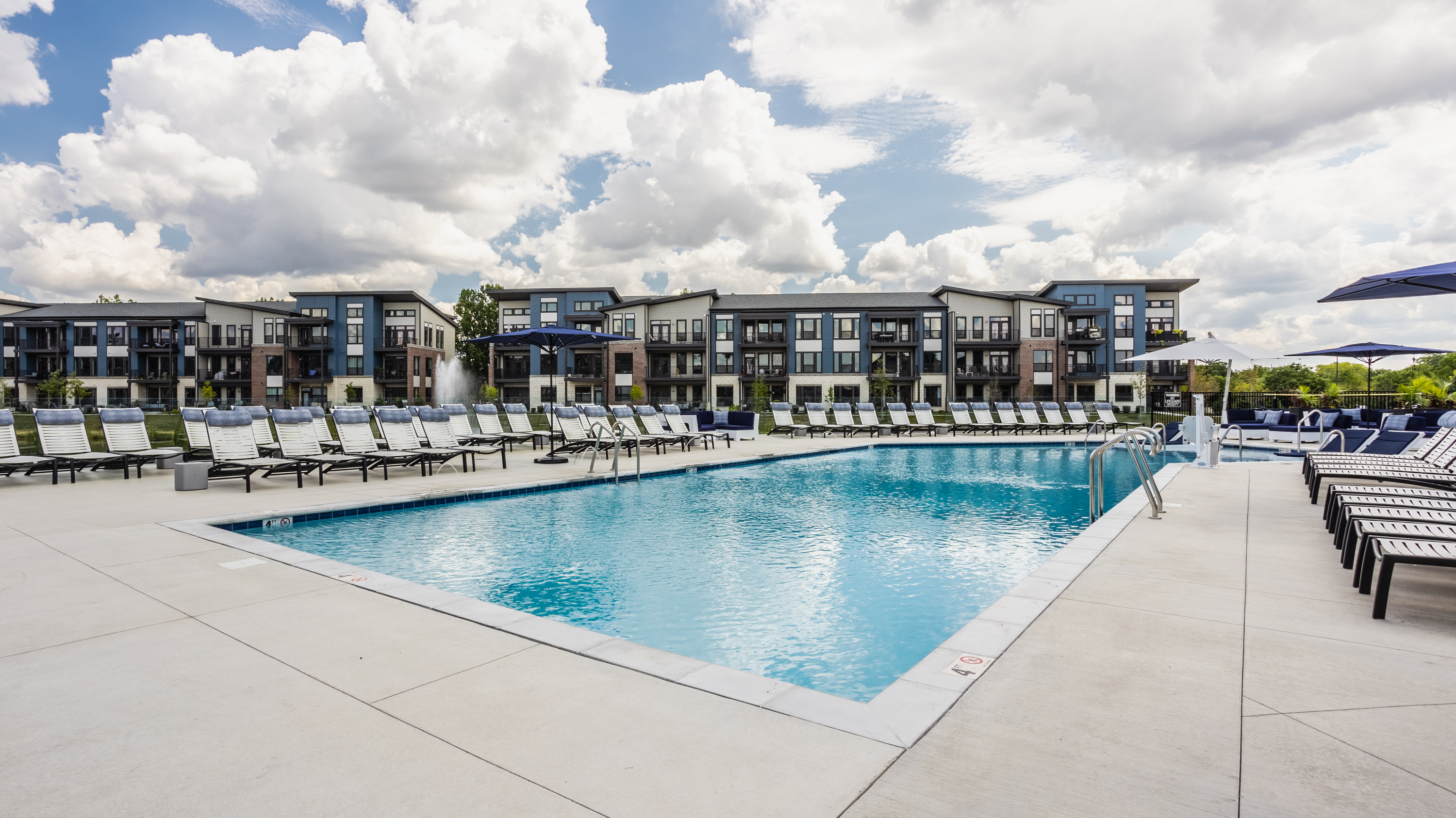 Pool at Upper Vue Flats (1 of 4)