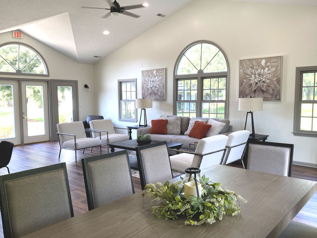 Lobby at Windmill Lakes Apartments