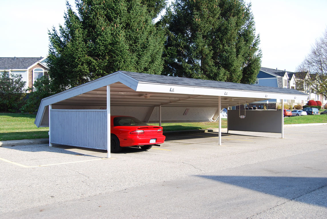 Parking at Windmill Lakes Apartments