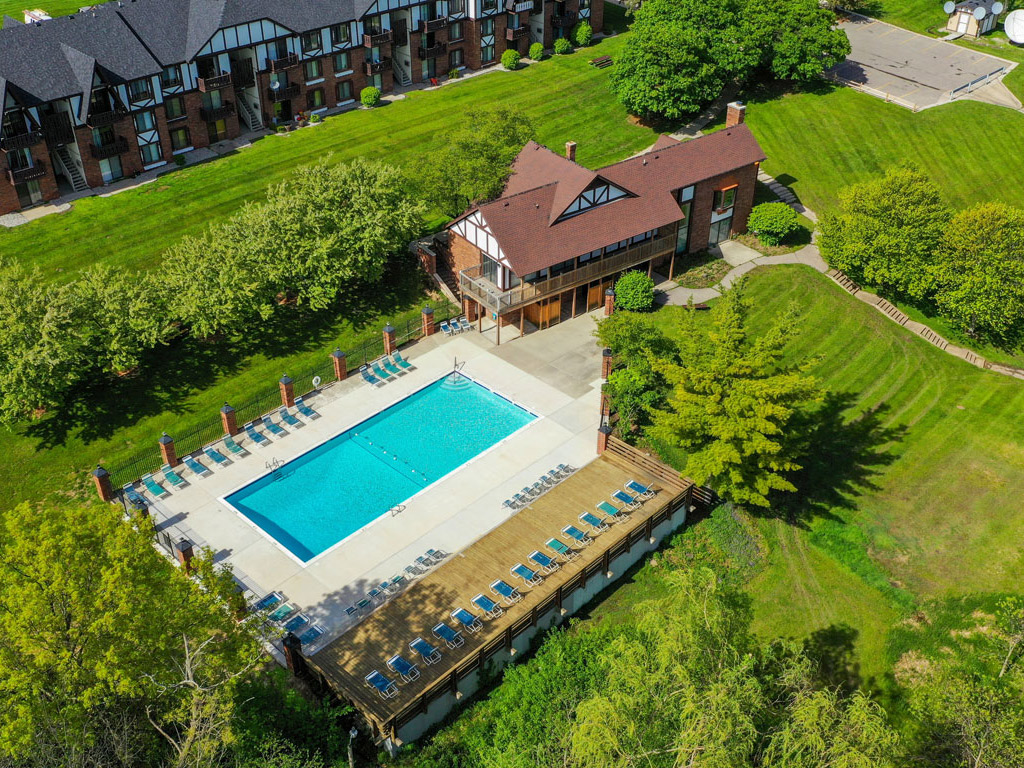 Pool at Wingate Apartments (1 of 4)