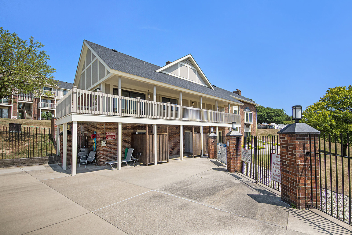 Pool at Wingate Apartments (4 of 4)