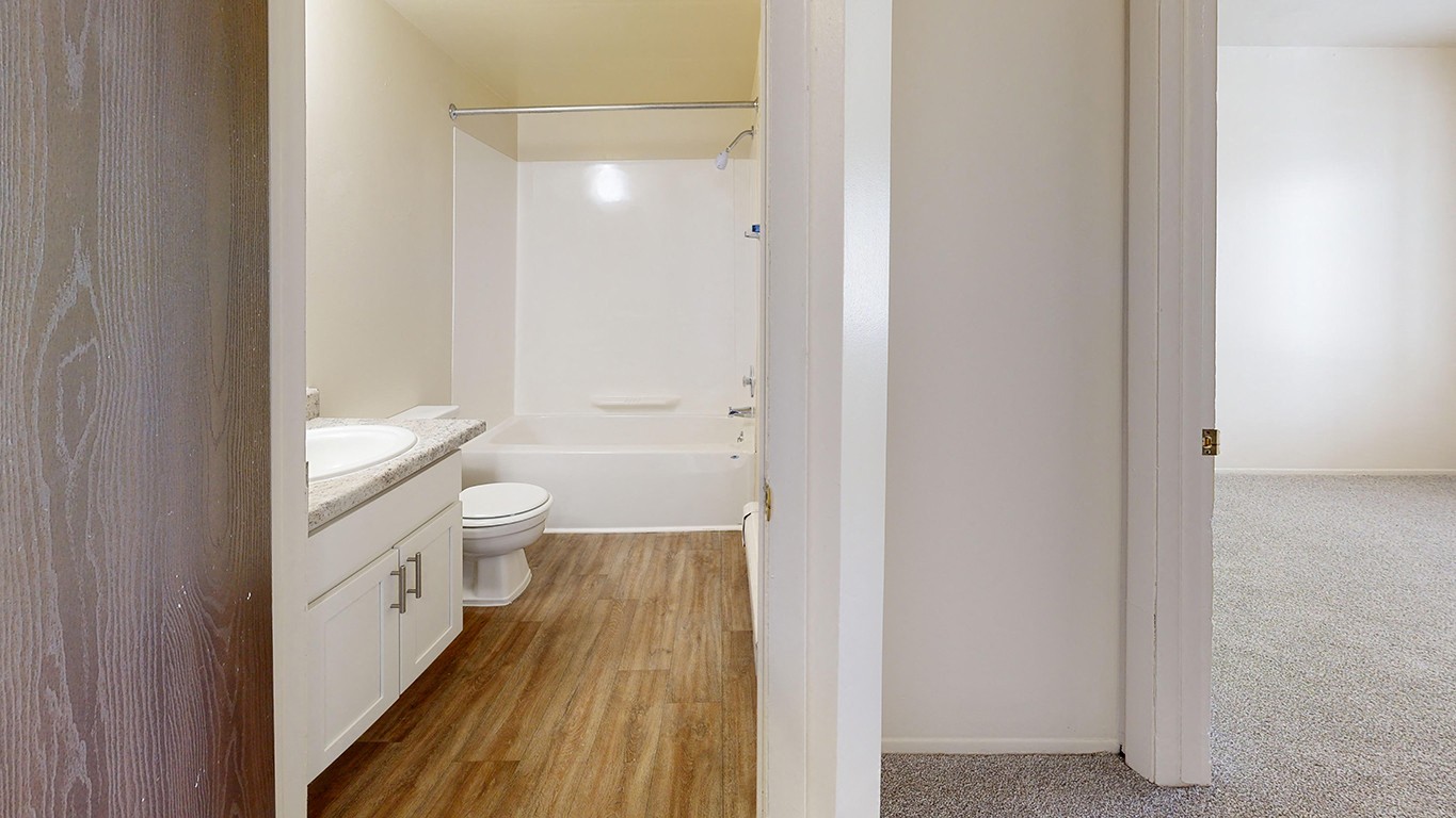 Wood Creek Apartments 8 of 12