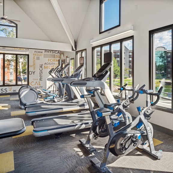 Esprit Cherry Creek Apartments in Glendale, CO