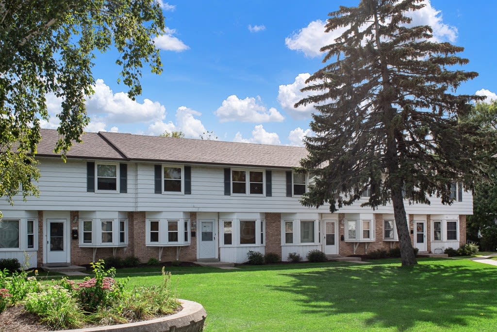 Townhomes on Mohawk Apartments in Glendale, WI