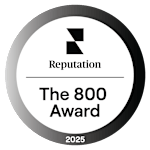 A black and white image of a badge for the 800 award given by Reputation in 2025.