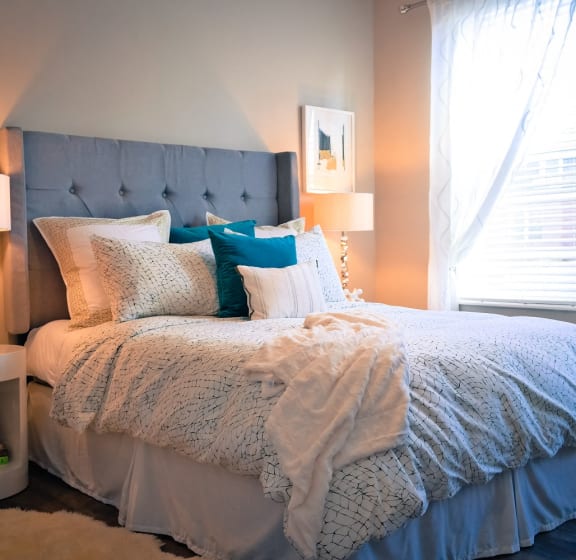 Desales Flats Apartments in Walnut Hills Cincinnati, OH