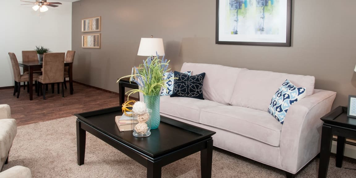 Burnsville Parkway Apartments Apartments in Burnsville, MN