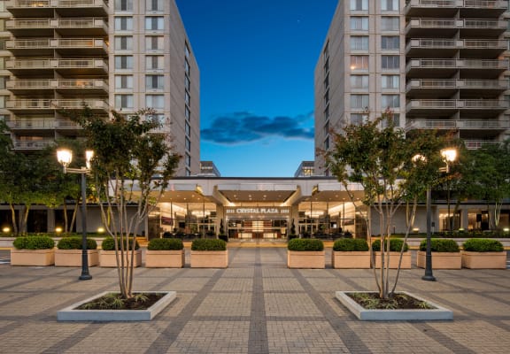 Crystal Plaza | Spacious Apartments in Crystal City Arlington