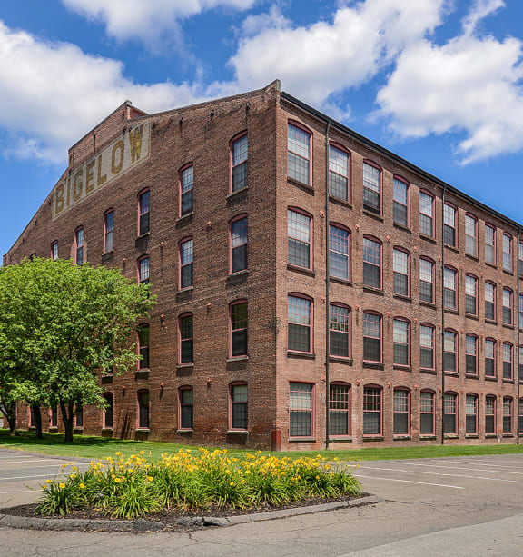 Bigelow Commons Apartments in Enfield, CT