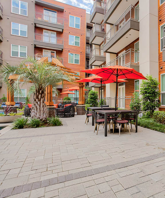 Windsor by the Galleria Luxury Apartments in North