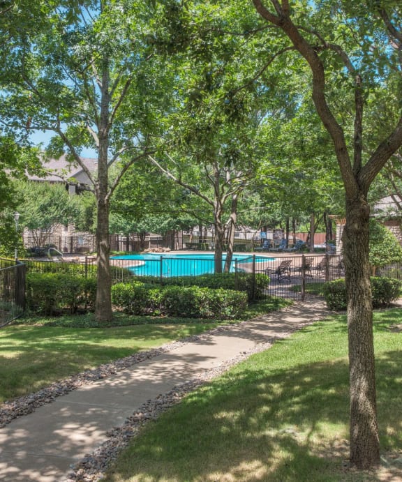 Apartments in Garland, TX Stoneleigh on Spring Creek