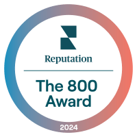 the logo of the 800 award with a blue circle around it