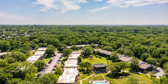 Apartments in Woodridge, IL | Woodland Ridge