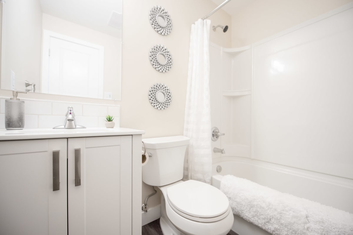 River East House River East Apartments in Winnipeg 5 Valhalla Apartment