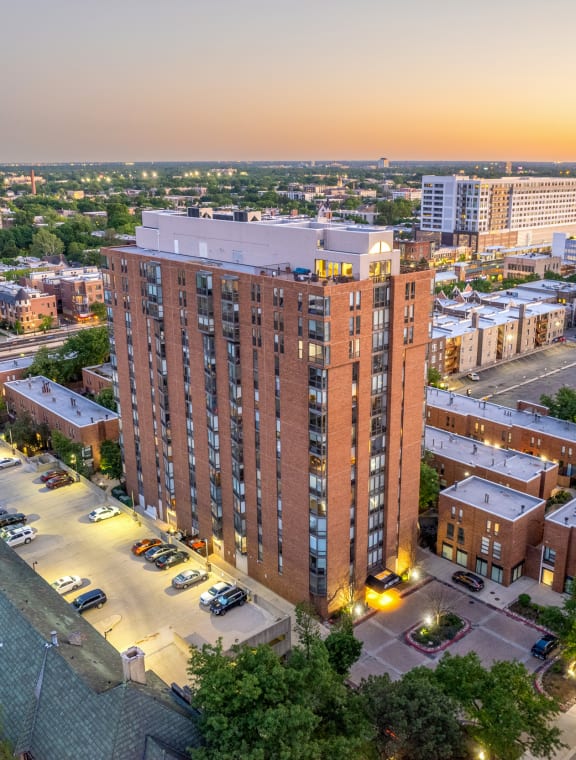 100 Forest Place Apartments | Apartments in Oak Park, IL