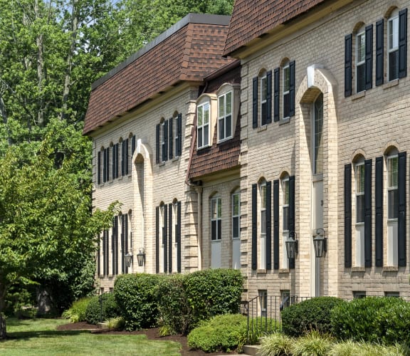 Apartments in Towson, MD Versailles Apartments