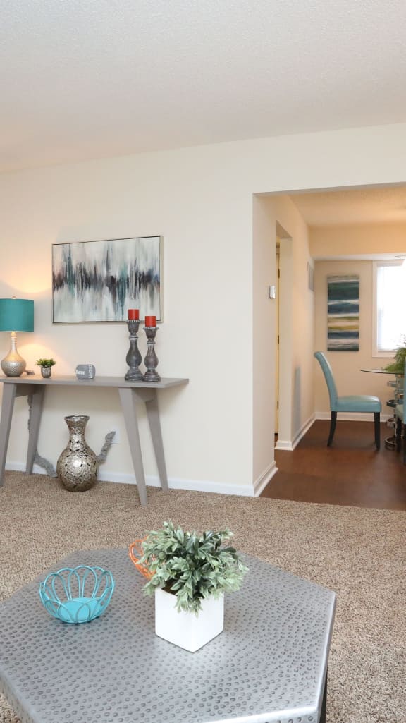 Devonshire Gardens Apartments in Evansville, IN