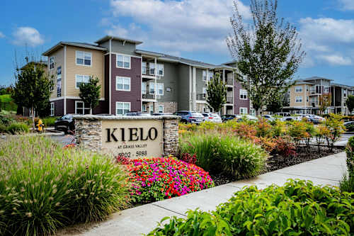 A sign that says Kielo in front of apartment buildings.
