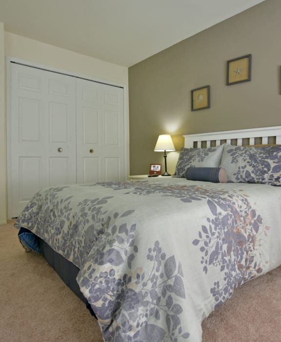 Bedroom with Large Closet at Sycamore Creek Apartments, Orion, MI