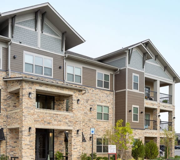Vale Overland Park Apartments in Overland Park, KS