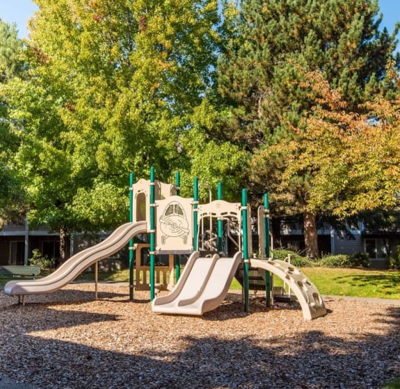 Sir Charles Court Apartments in Beaverton OR