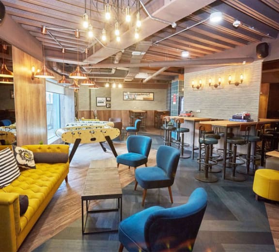 Student near University of Glasgow Woodside House