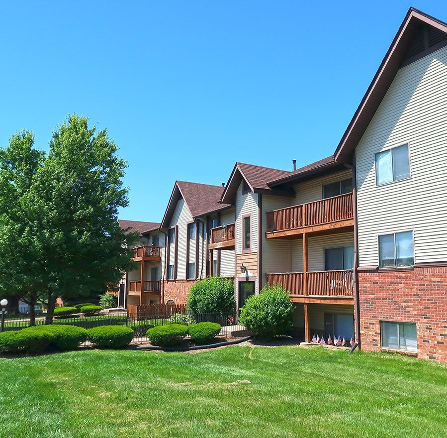 chateau knoll apartments in bettendorf ia