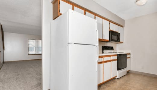 spacious apartment kicthen with oven, microwave, refrigerator in derby, KS