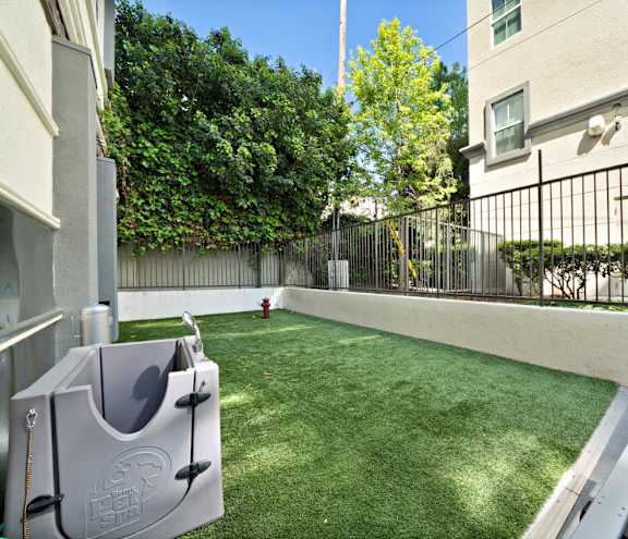 Boulevard on Wilshire Apartments Outdoor Pet Park