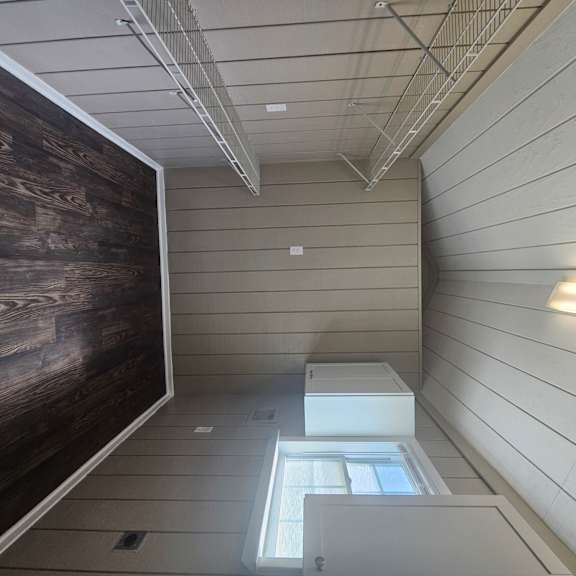 Walk In closet/ W/D connections
