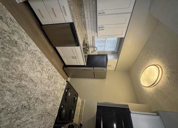 Fenwick Place Apartments in Louisville, KY 40220 - kitchen 1