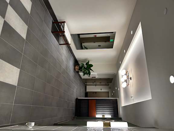 1060 Bishop lobby