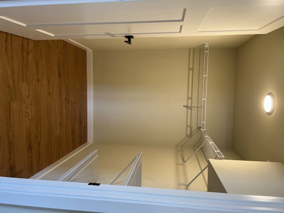 Canterbury | Large Closets
