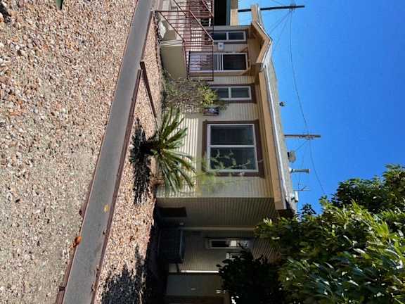 picture of the front view of the bungalow unit