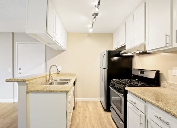 Photos and Video of Tremont Apartments in Los Angeles , CA