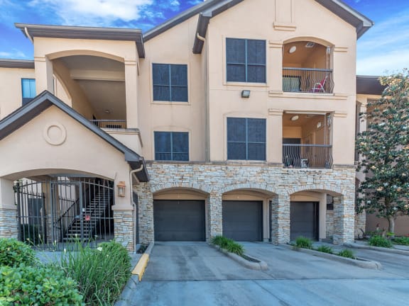 easy parking Parkway Senior Apartments in Pasadena TX