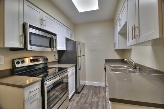 modern kitchen at 720 north apartments in sunnyvale california